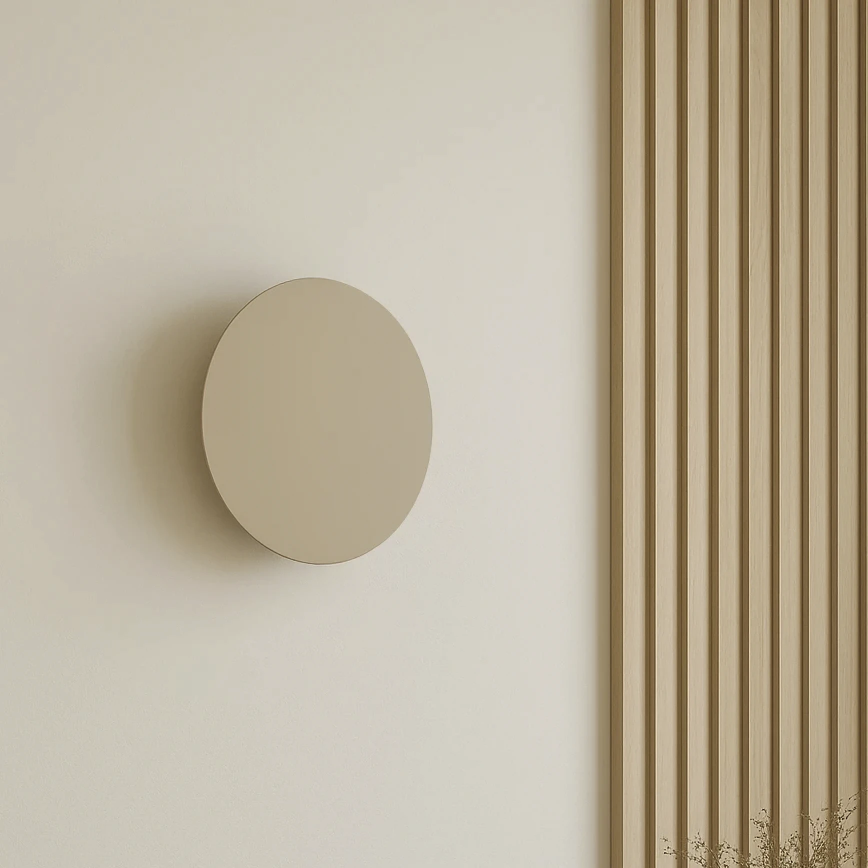 Prosty, beżowy kinkiet ścienny w kształcie koła 25 cm K-5801 z serii TALAR