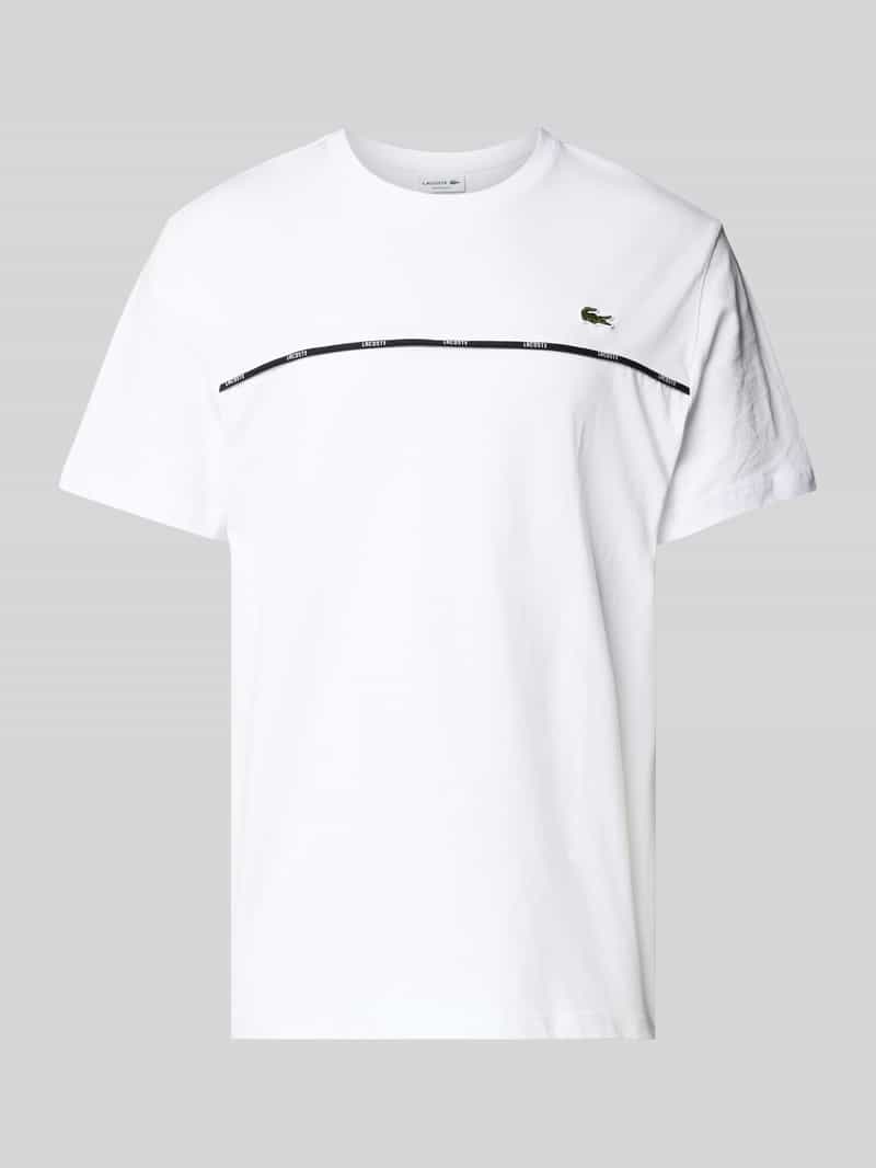 T-shirt z naszywką z logo