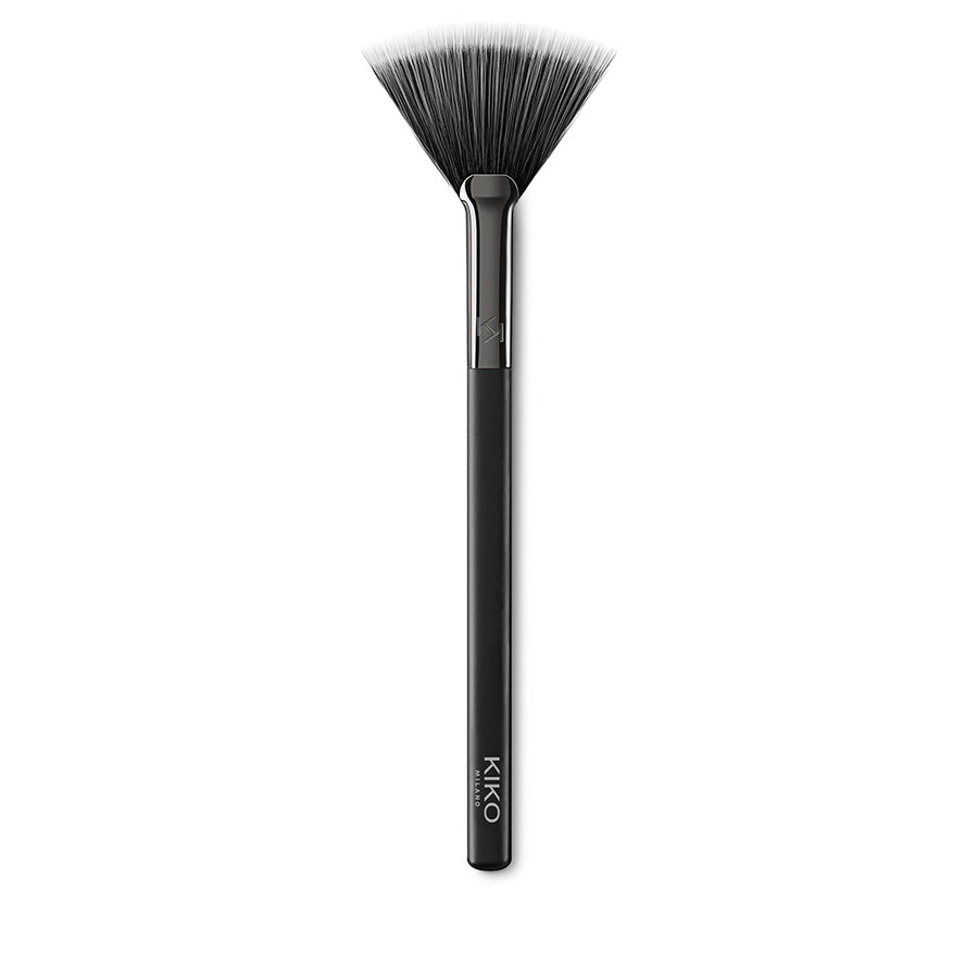 KIKO Milano Face 12 Powder Fan Brush pędzel w kształcie wachlarza do nakładania kosmetyków w pudrze