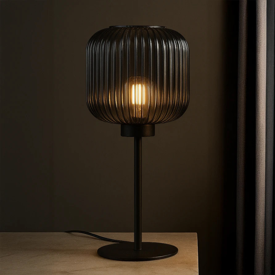 Lampka stołowa z ryflowanym, dymionym kloszem K-5666 z serii CAMPO