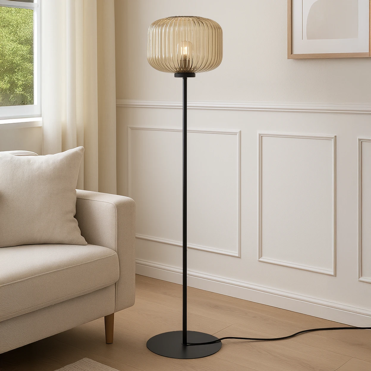 Lampa stojąca z bursztynowym, szklanym kloszem K-5655 z serii CLARK