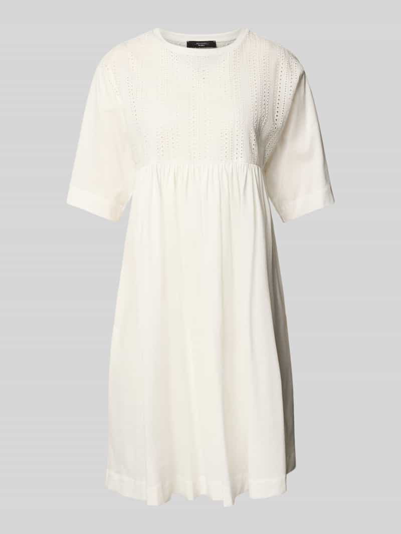 Sukienka o długości do kolan z haftem angielskim model ‘MORETTO’