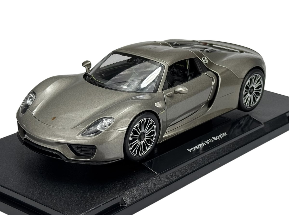 WELLY PORSCHE 918 SPYDER SREBRNY 1:18 18051