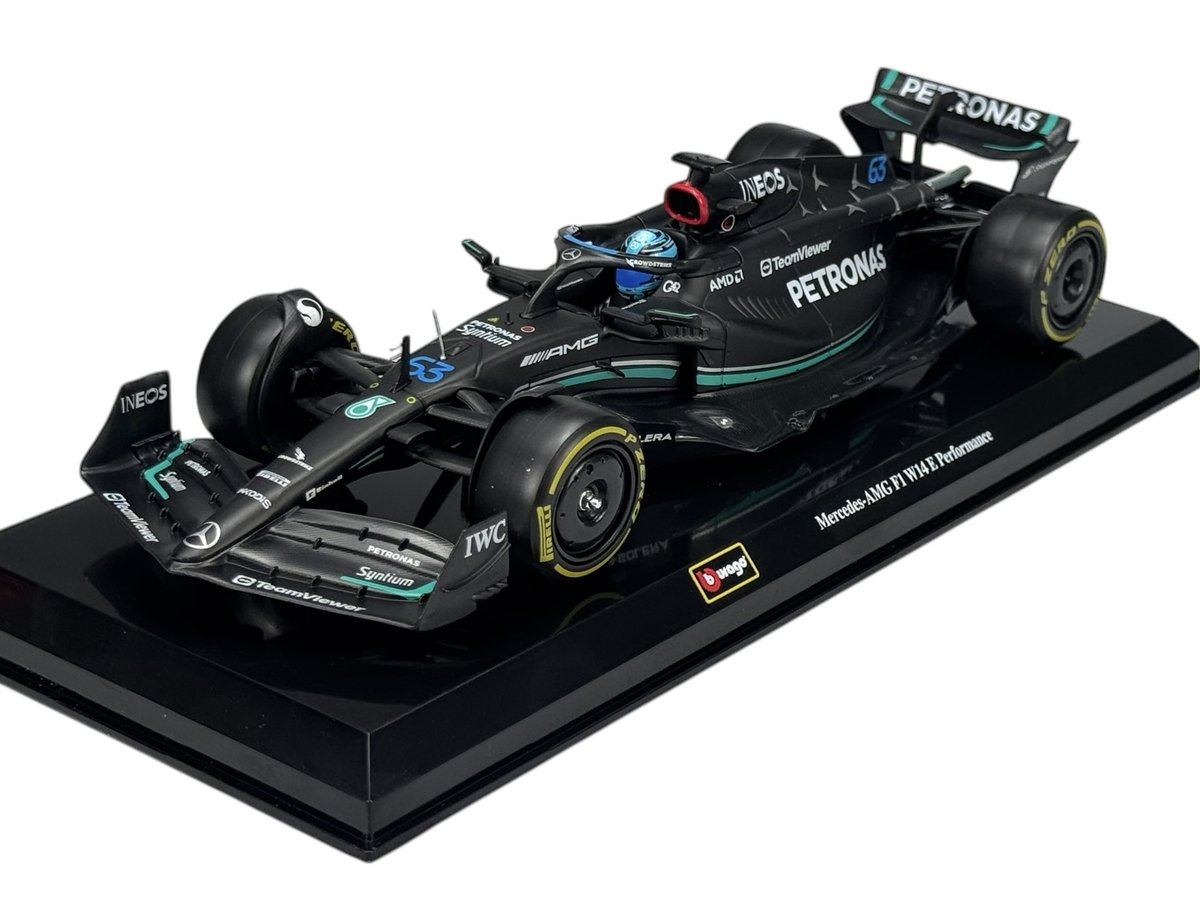 BBURAGO RACE MERCEDES-AMG F1 W14 E PERFORMANCE #63 GEORGE RUSSELL Z GABLOTKĄ 1:24 28028