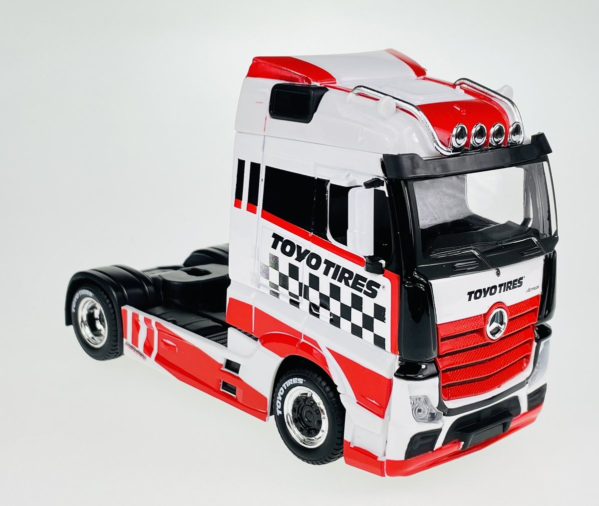 BBURAGO MERCEDES ACTROS TOYO TIRES 1:43 32201