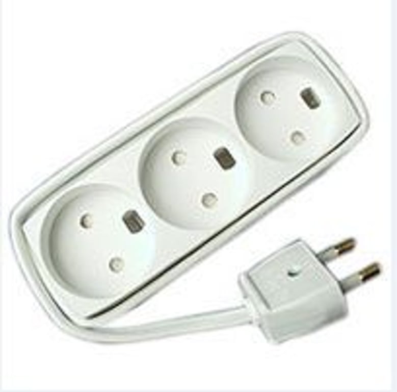 Microconnect GRUELU3H015 rozgałęziacz 1,5 m 3 x gniazdo sieciowe Biały