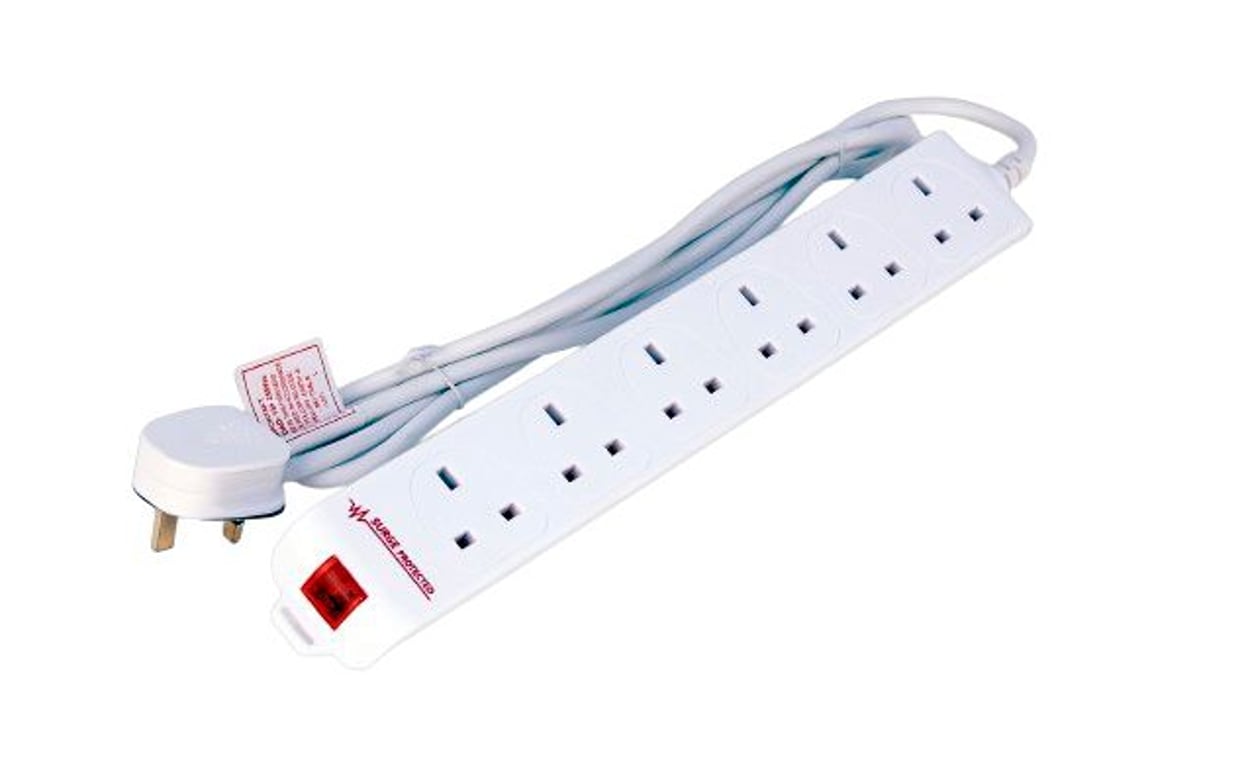 Microconnect MC-UKSURGESTRIP6-2M rozgałęziacz 6 x gniazdo sieciowe Wewnętrzna Biały