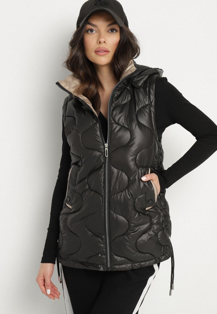 Czarna Kamizelka Pikowana z Odpinanym Kapturem Vilzeki