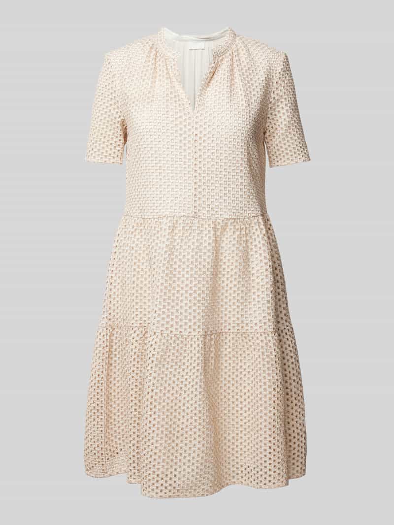 Sukienka o długości do kolan z haftem angielskim