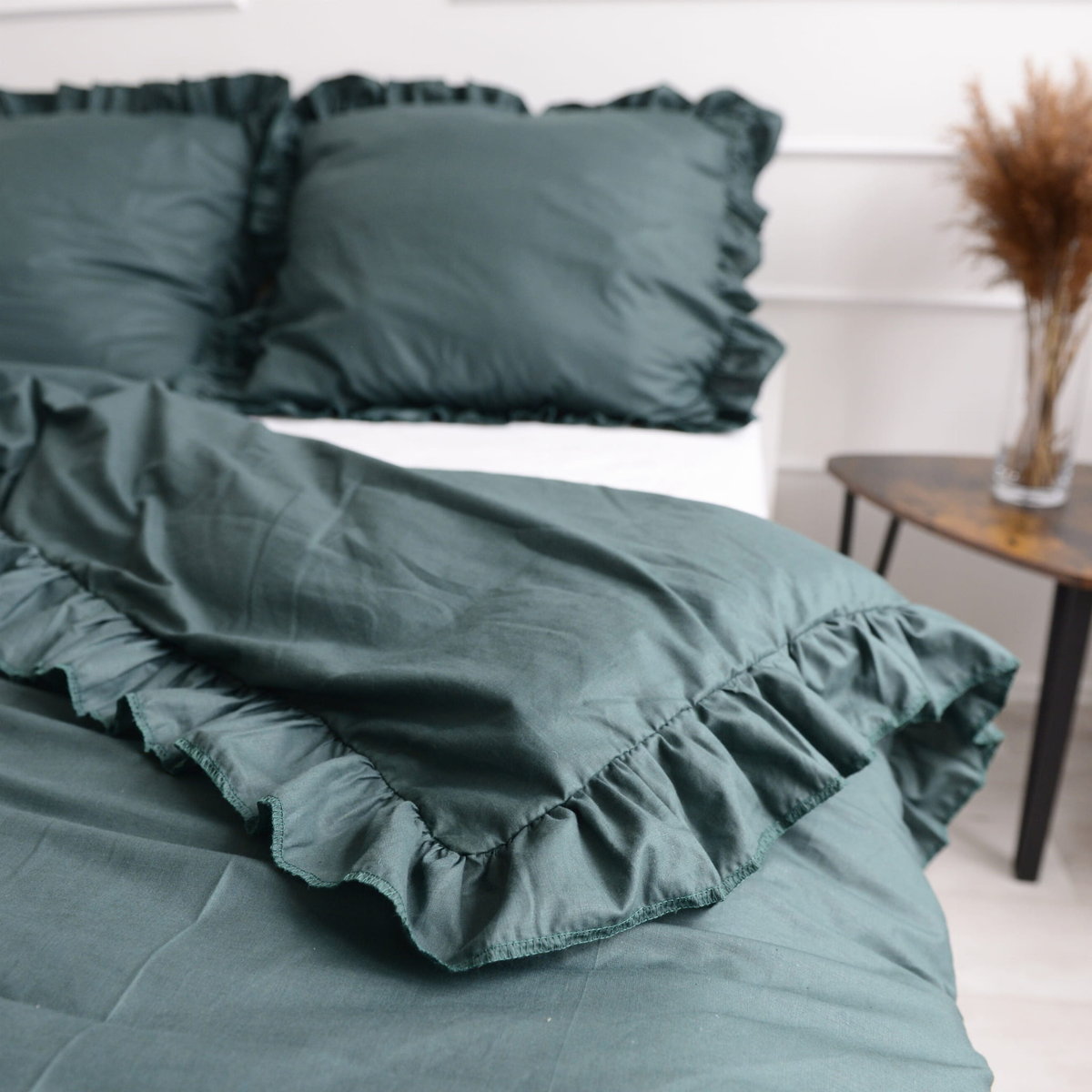 Pościel bawełniana z falbanką - butelkowa zieleń [Rozmiar: 160/200 i 2x70/80]