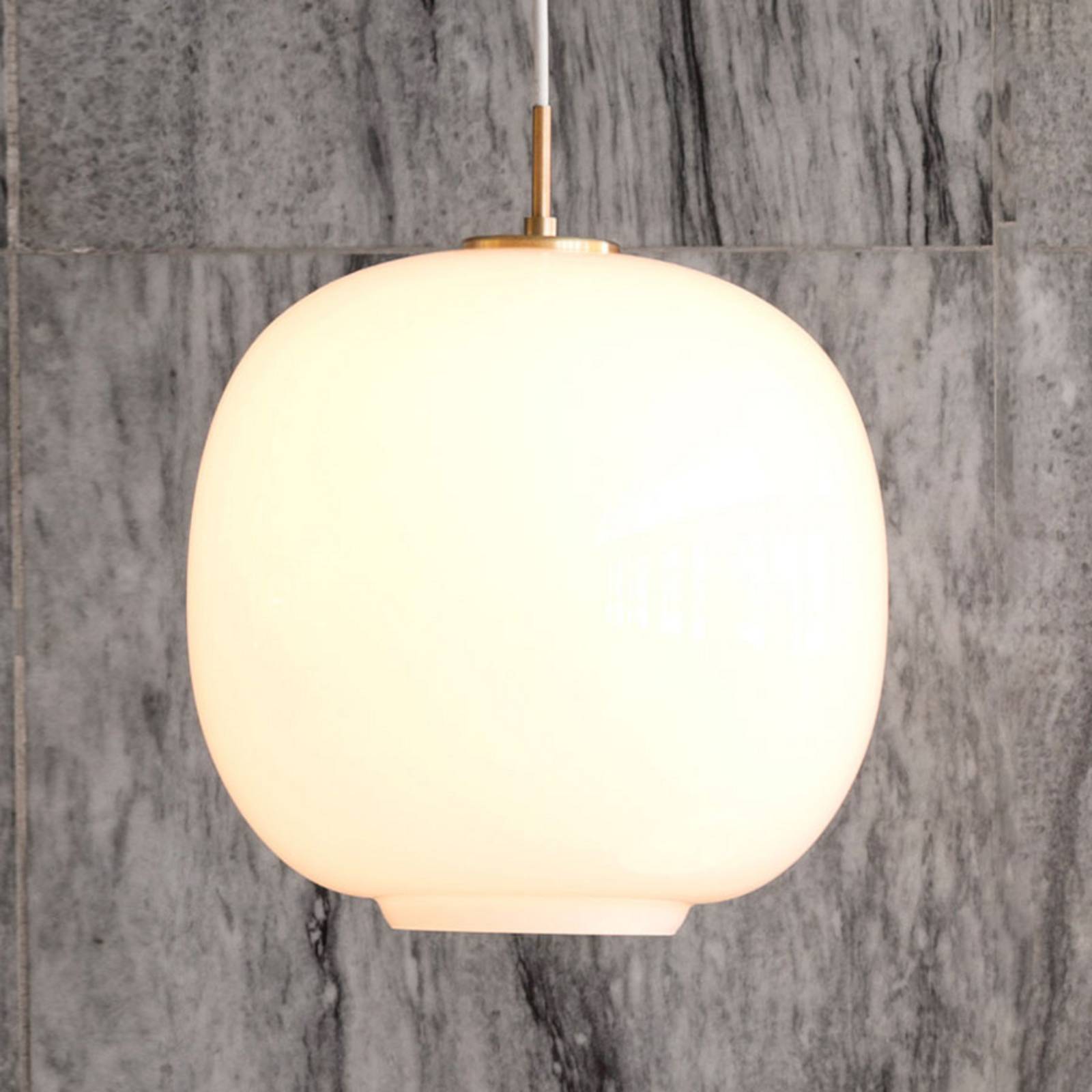 Louis Poulsen Lampa wisząca szklana VL45 Radiohus, możliwość ściemniania, biały / opal, salon / jadalnia, szkło, design