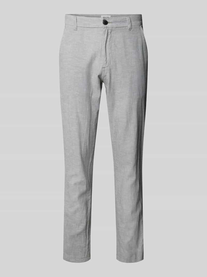 Chinosy o kroju tapered fit z wpuszczanymi kieszeniami model ‘STACE’