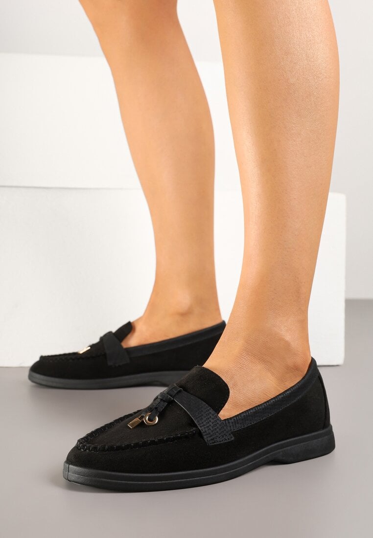 Czarne Mokasyny z Geometrycznym Wzorem i Metalicznymi Ozdobami Ravissea