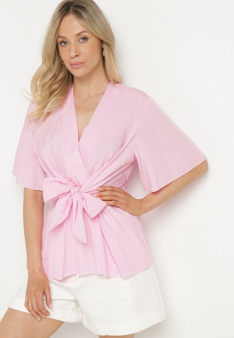 Jasnoróżowa Kopertowa Bluzka z Wiskozą Ozdobiona Supłem Tanathria