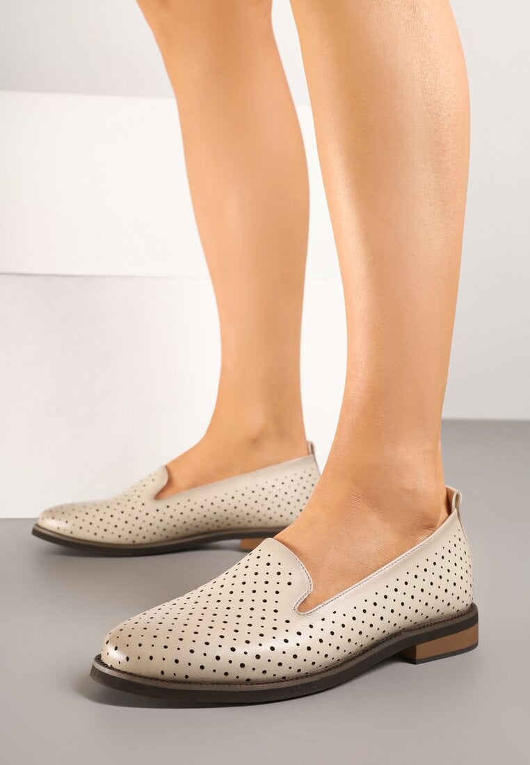 Beżowe Półbuty z Ażurowymi Wycięciami i Skórzaną Wkładką Nelaura