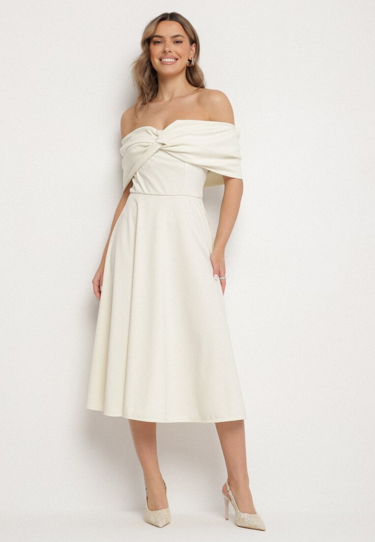 Beżowa Rozkloszowana Sukienka z Odsłoniętymi Ramionami i Drapowaniem Odilene