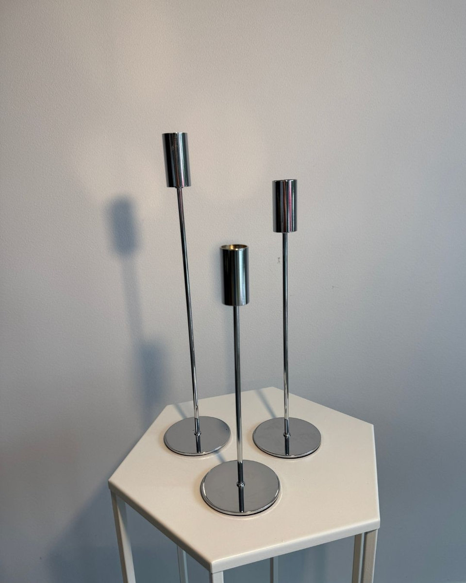 Komplet trzech świeczników metalowych srebrnych srebro