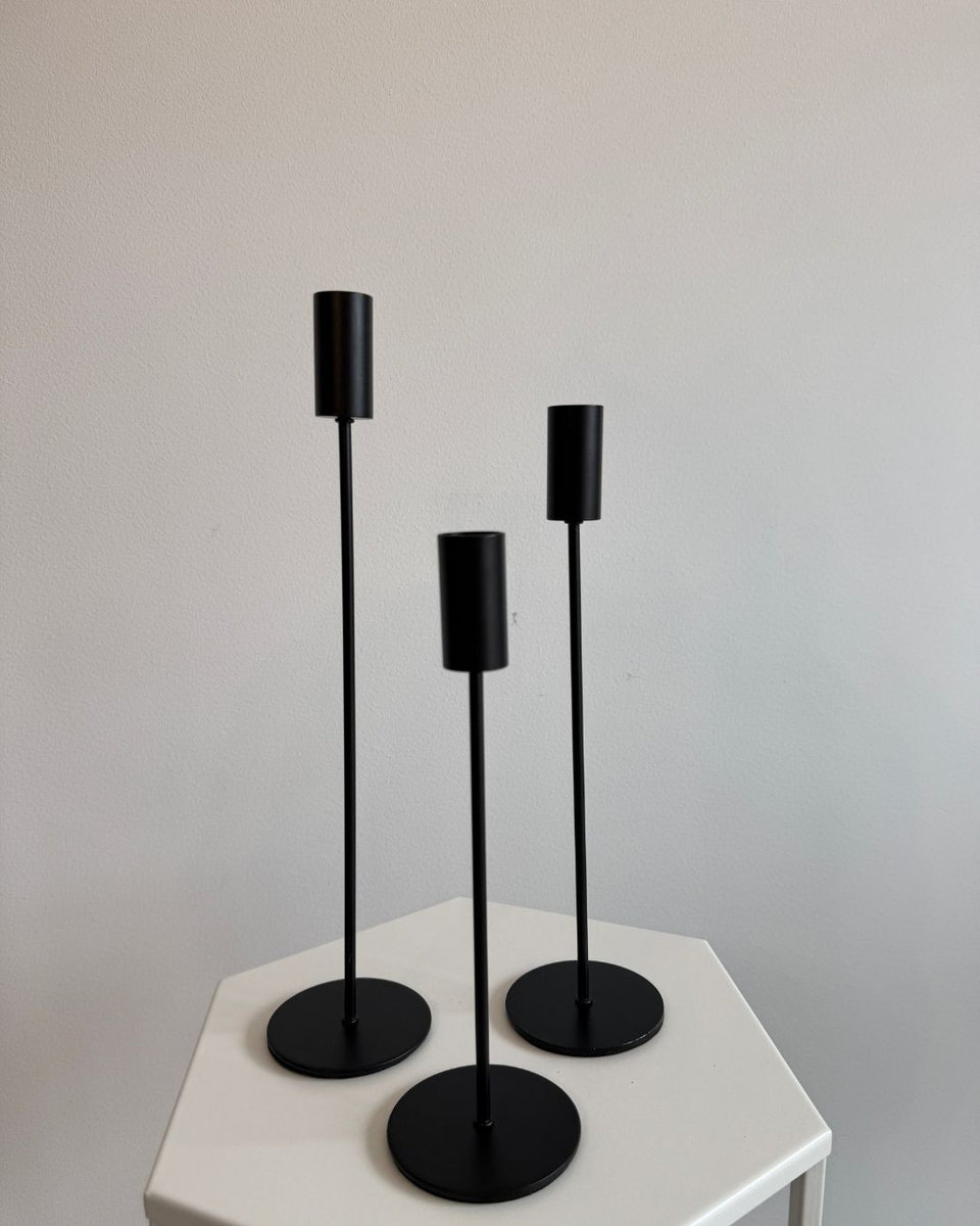 Komplet trzech czarnych świeczników metalowych