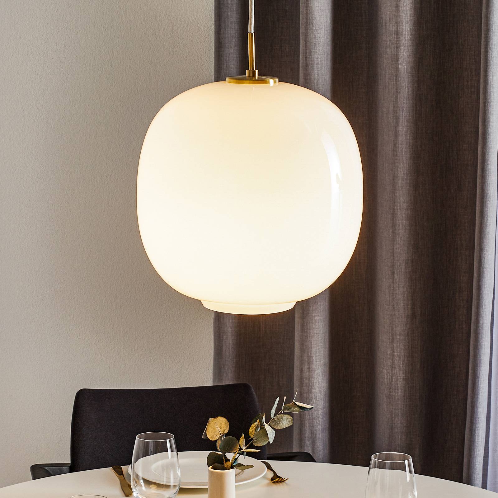 Louis Poulsen Lampa wisząca szklana VL45 Radiohus, możliwość ściemniania, biały / opal, salon / jadalnia, szkło, design