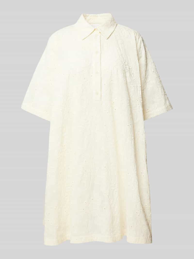 Sukienka mini z haftem angielskim