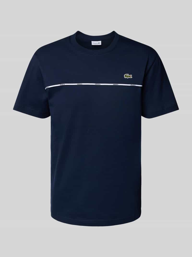 T-shirt z naszywką z logo