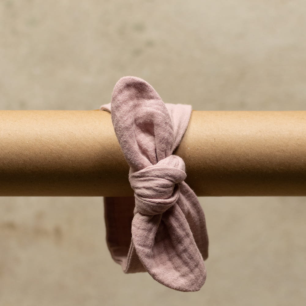 Opaska muślinowa niemowlęca pin up GOTS 0-3 mc różowy pudrowy Mulinek