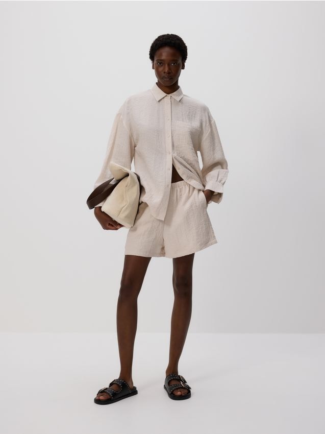 Reserved - Szorty z wiskozą - beżowy