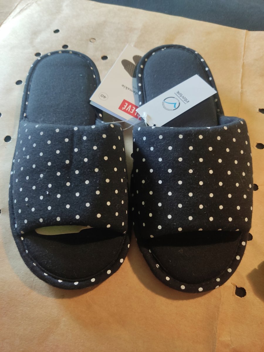 Kapcie damskie 40 czarne w kropki