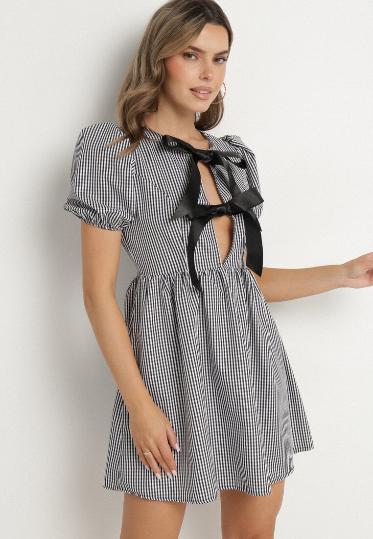 Czarna Rozkloszowana Sukienka w Kratkę Vichy w Stylu Retro z Wiązaniem Telionea
