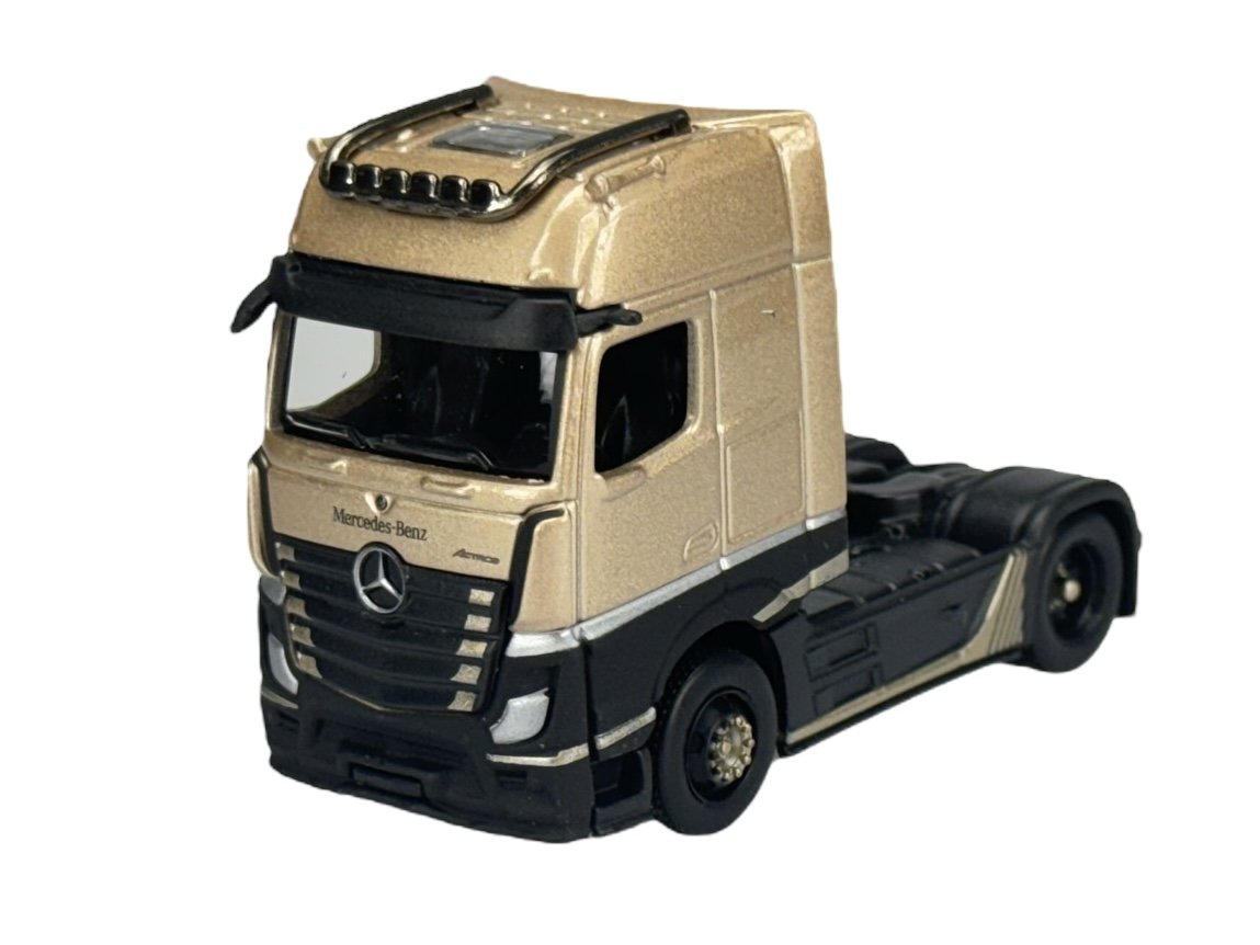 MAISTO DESIGN MERCEDES-BENZ ACTROS 1851 ZŁOTY 1:64 12389