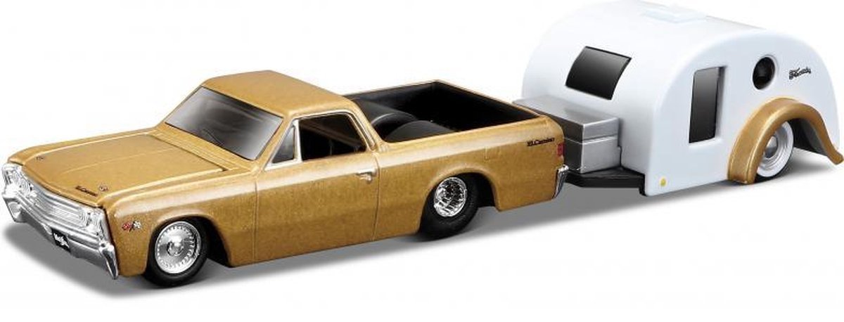 MAISTO TOW & GO 1967 CHEVROLET EL CAMINO + TRAVELER TRAILER 1:64
