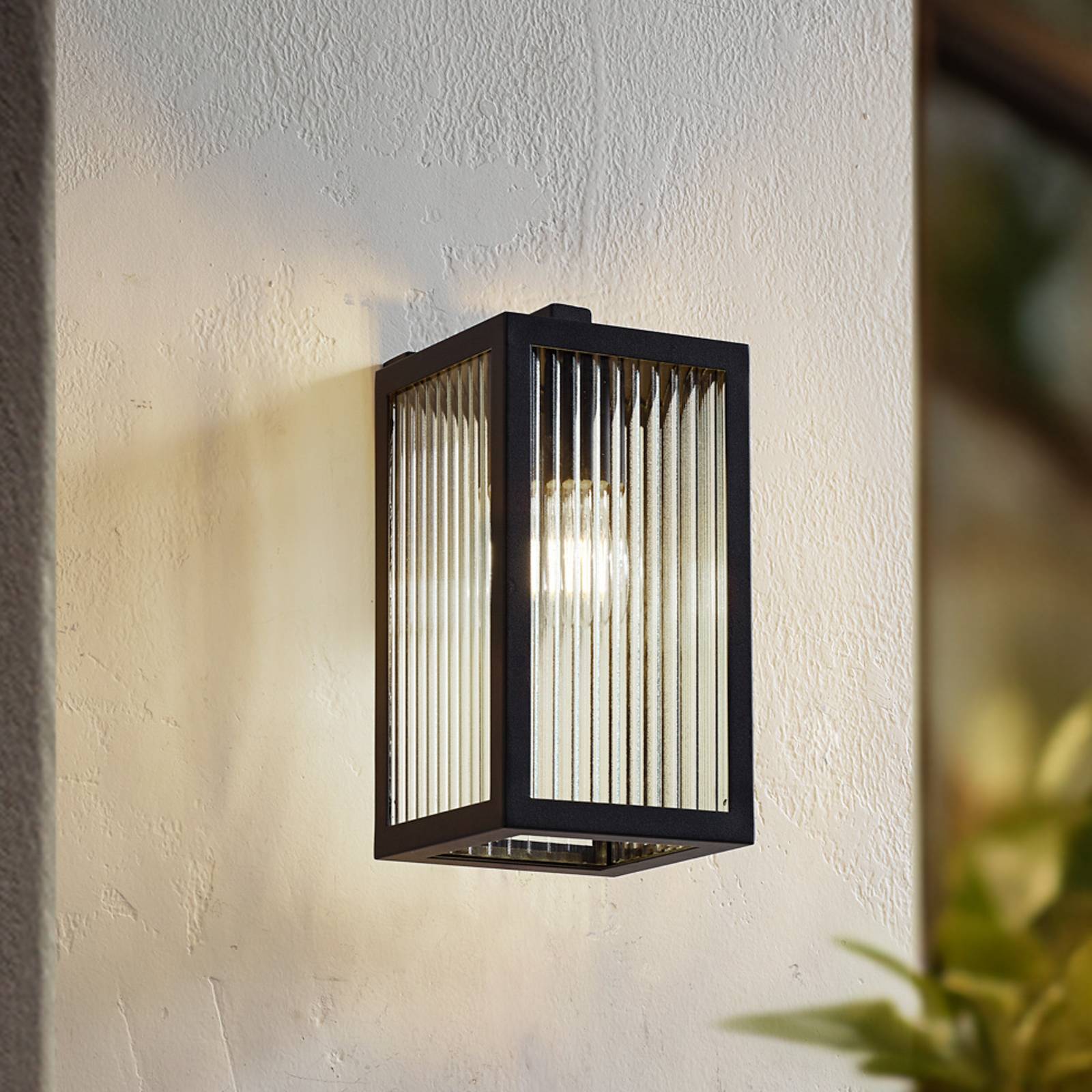 Lindby kinkiet zewnętrzny Bolgar, czarny, metal, szkło, 15cm