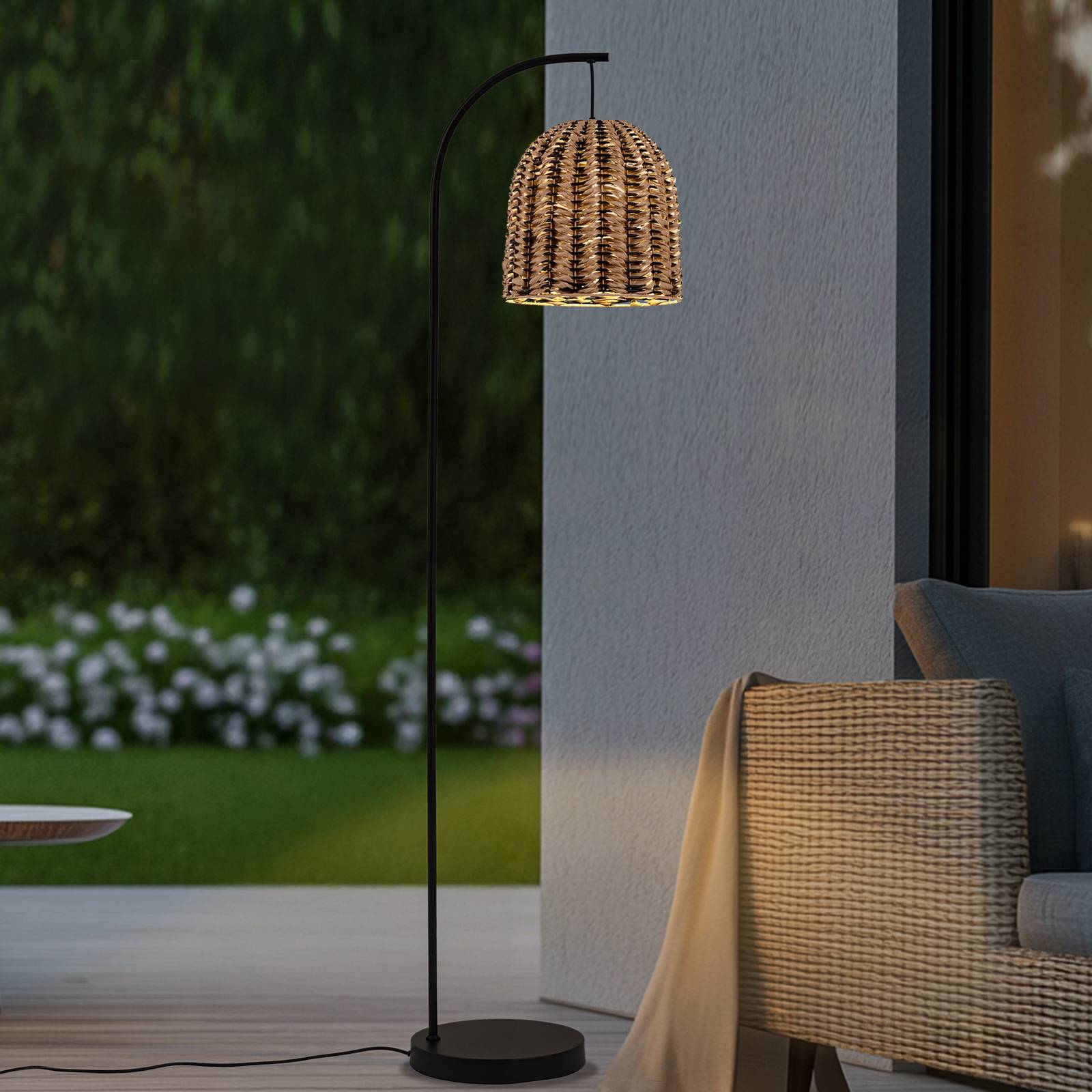 Lampa stojąca zewnętrzna Lindby Taryn, drewno, tworzywo sztuczne IP44, 172cm