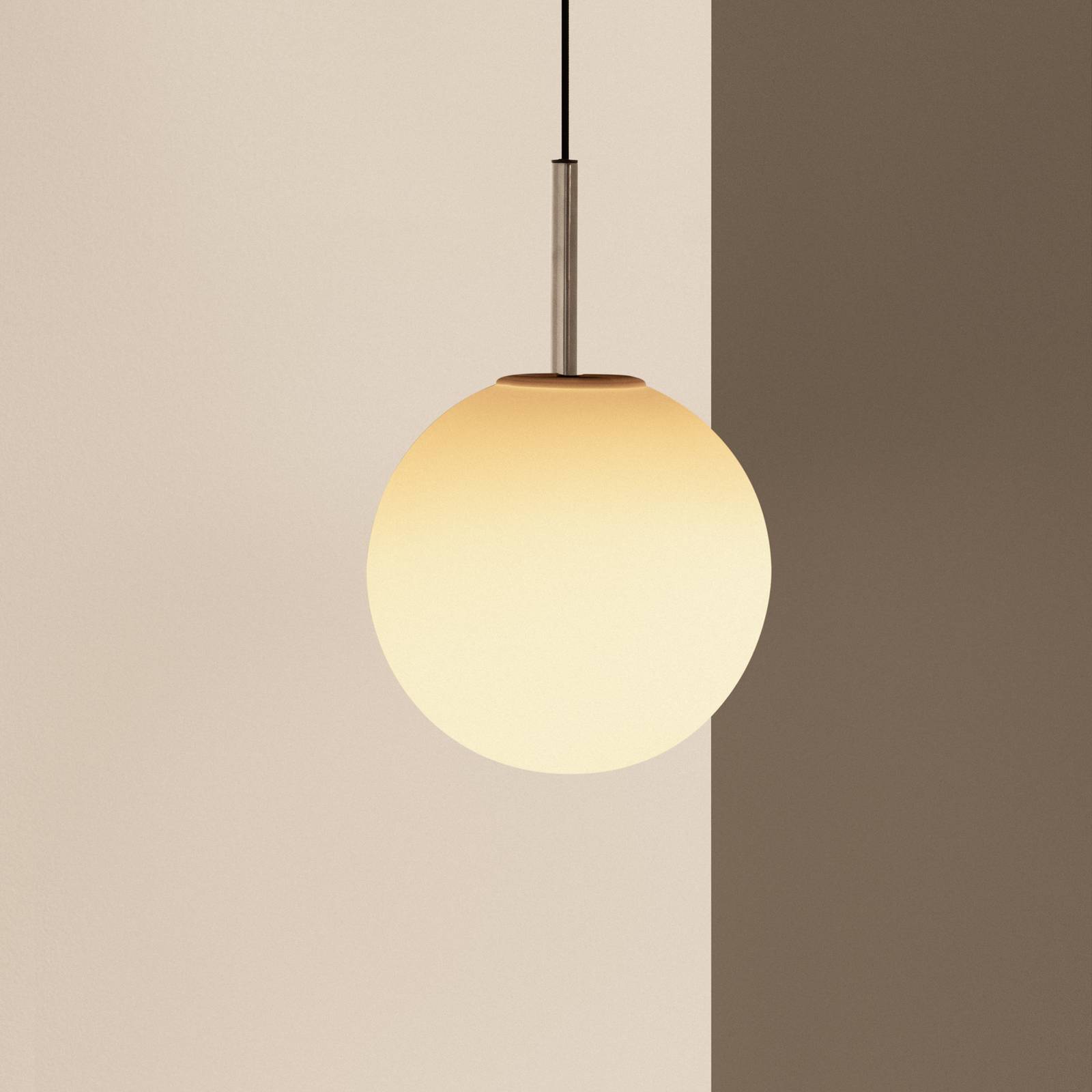 Audo Copenhagen Lampa wisząca designerska TR Bulb, możliwość ściemniania, biały / opal, salon / jadalnia, szkło, design