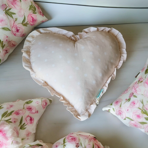 Poduszka ozdobna serce beżowa w kropki lovely dots beige
