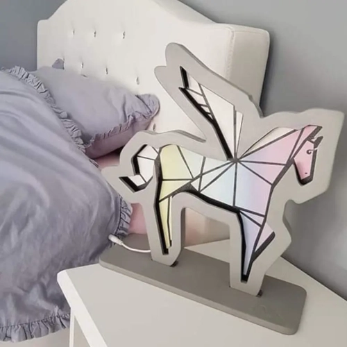 Lampka nocna dla dzieci drewniana koń ze skrzydłami
