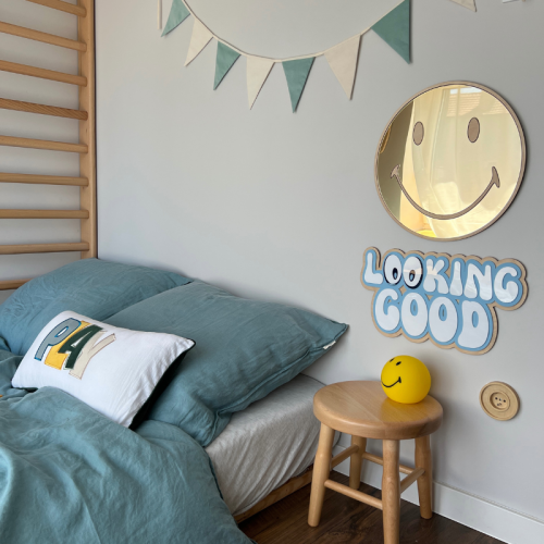 Kolorowy napis na ścianę looking good