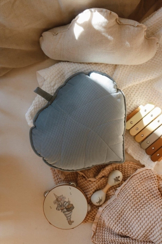 Welwetowa poduszka liść 