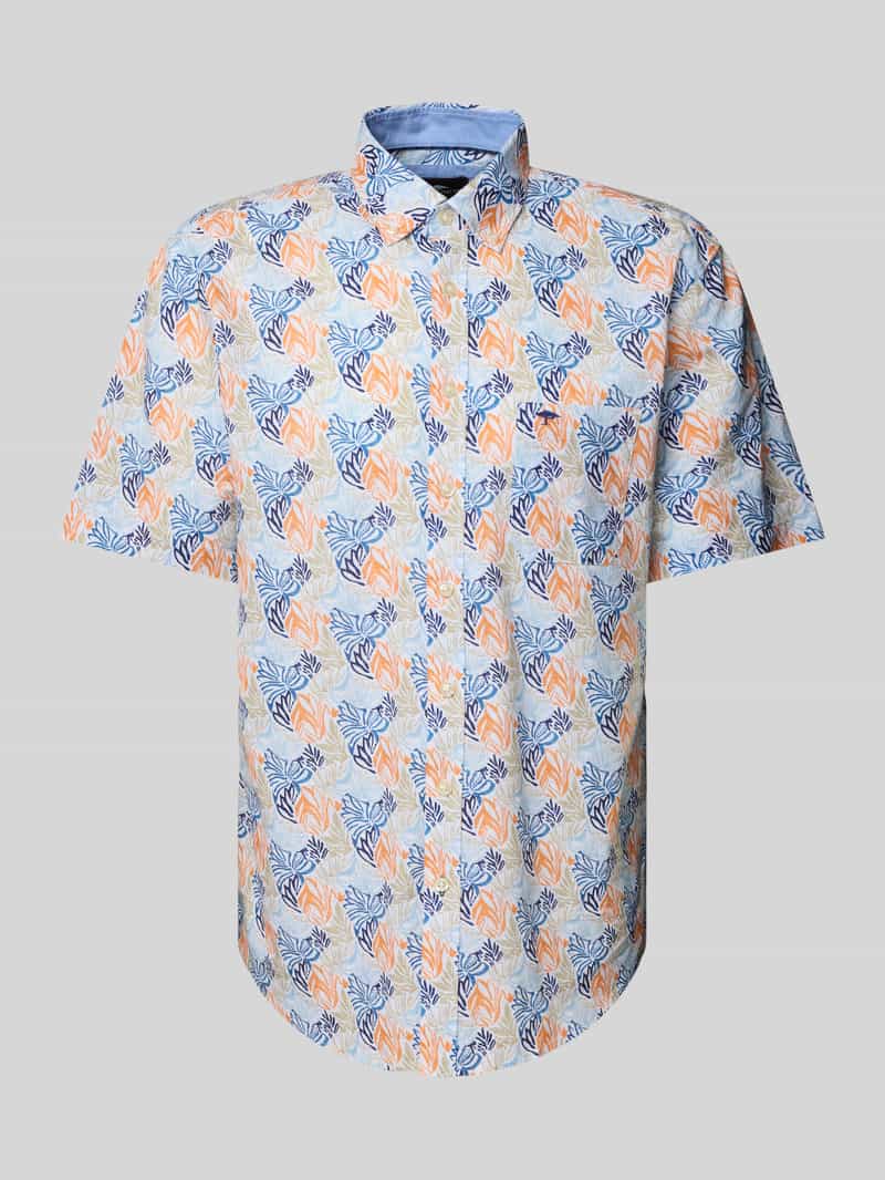 Koszula casualowa o kroju regular fit z kołnierzykiem typu button down