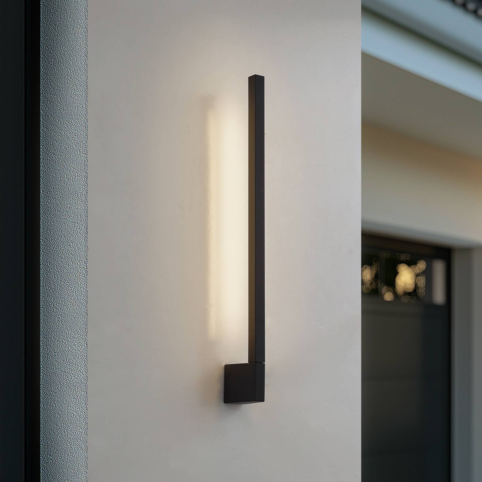 Lindby kinkiet zewnętrzny LED Neano, 60cm, czarny, metalowy
