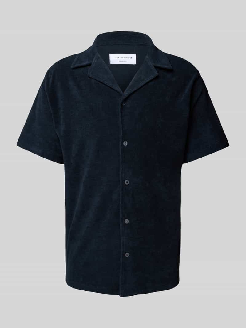 Koszula casualowa o kroju relaxed fit z kołnierzem z połami