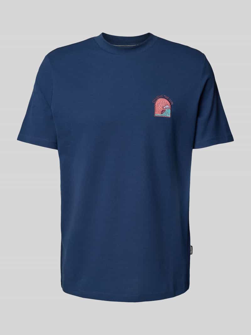 T-shirt z wyhaftowanym motywem i napisem model ‘JOBBE’