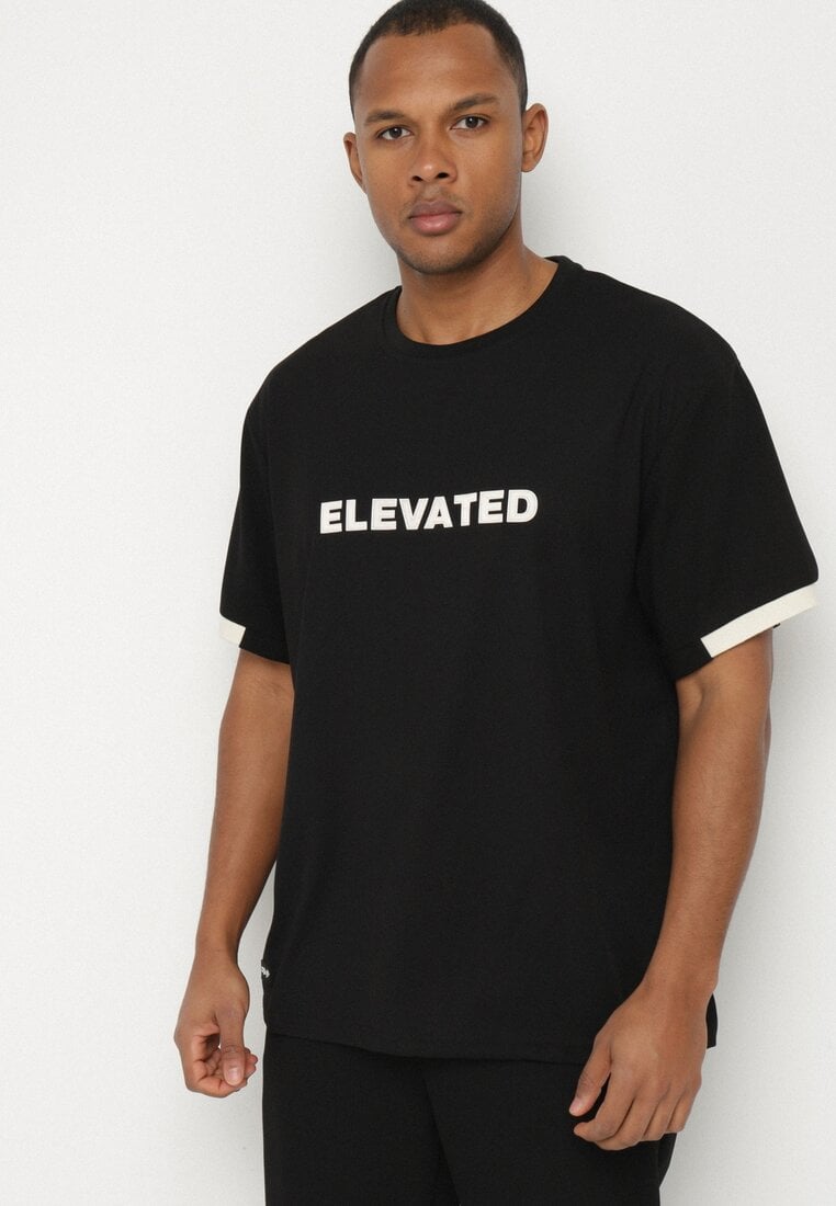 Czarna Koszulka T-shirt z Napisem ELAVATED Kolianis