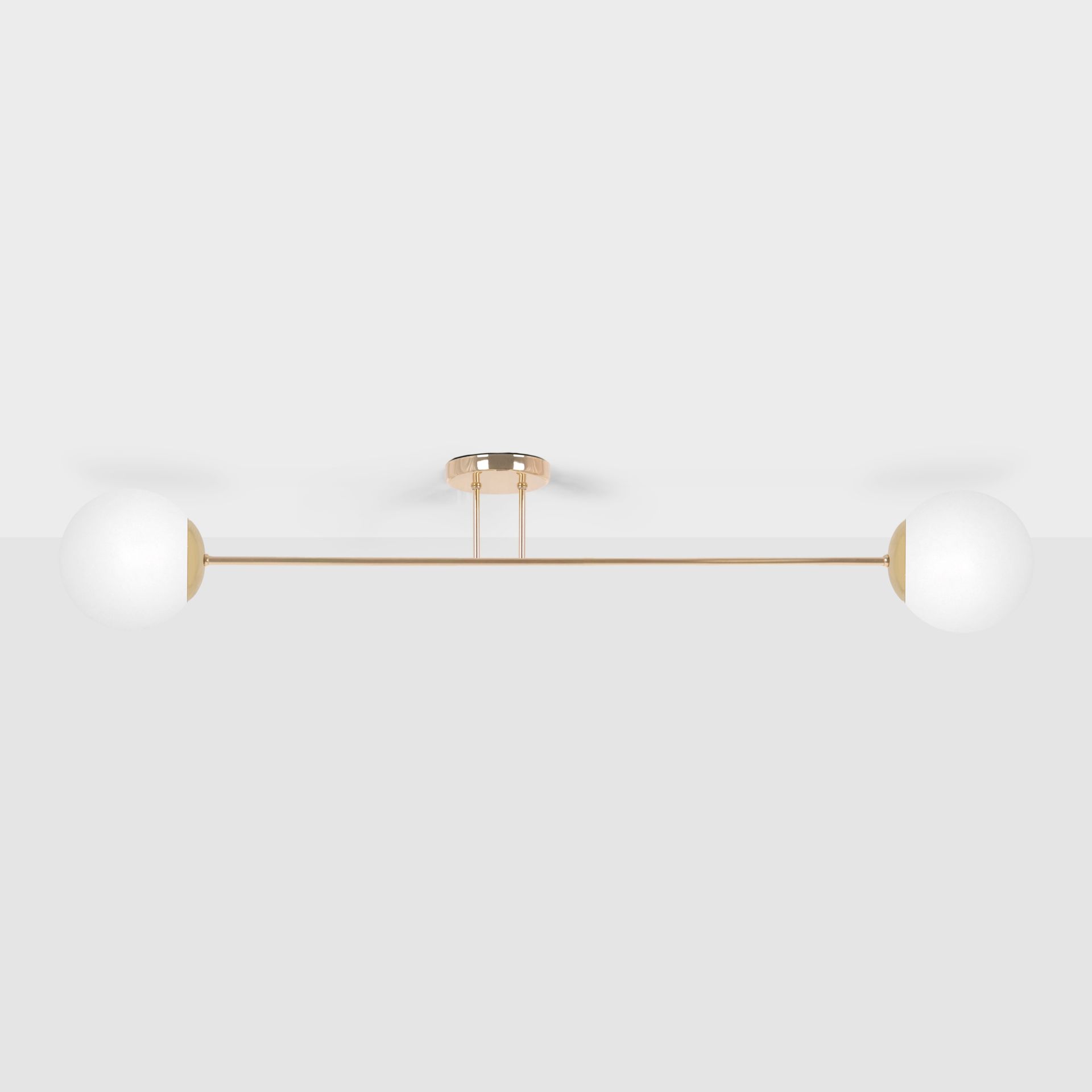 Lampa sufitowa z białymi kloszami, złota K-5405 z serii LUMIA