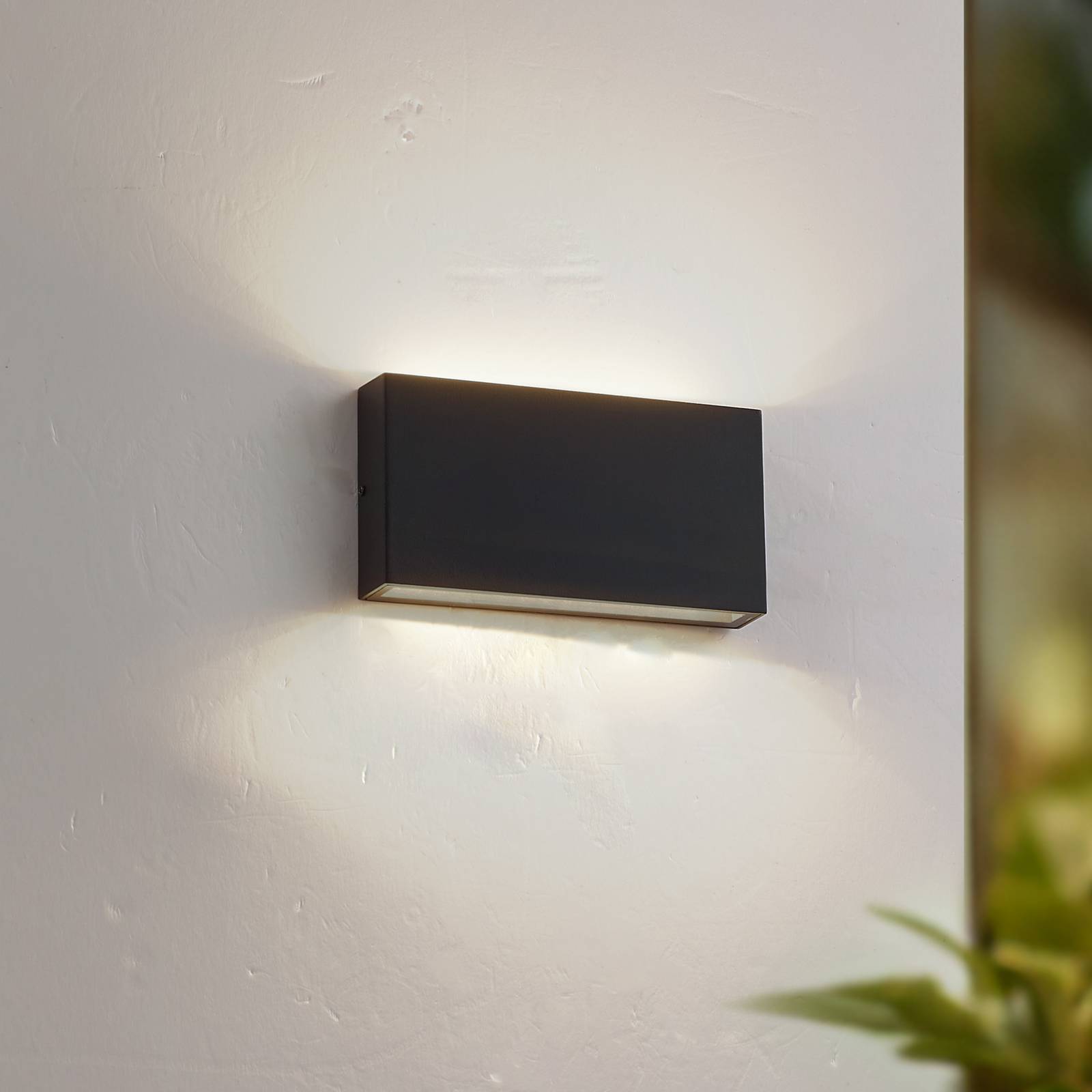 Lindby kinkiet zewnętrzny LED Jarte, czarny, metal, 17cm, IP54