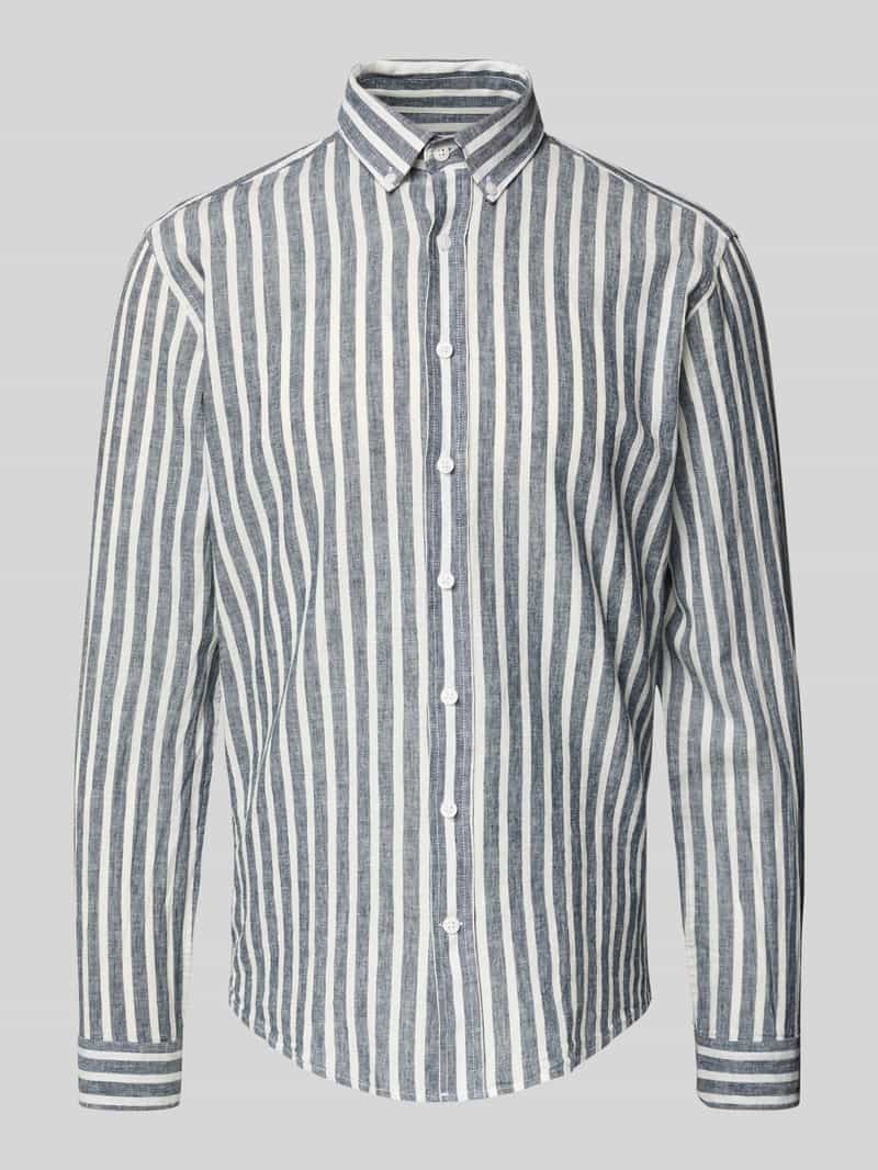 Koszula casualowa o kroju slim fit z kołnierzykiem typu button down