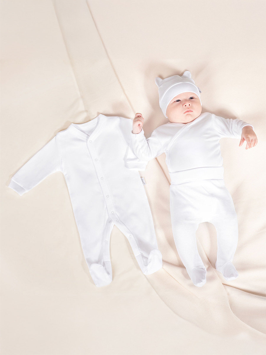 Niemowlęca wyprawka 4-ro elementowa body, pajac , półśpiochy oraz czapka biała Nicol,r.62