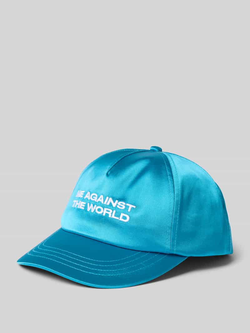 Review X MATW — czapka z daszkiem i wyhaftowanym napisem