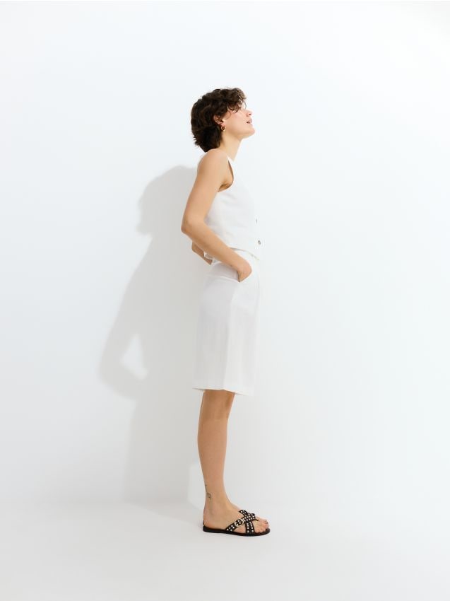 Reserved - Szorty bermudy z wiskozą - złamana biel