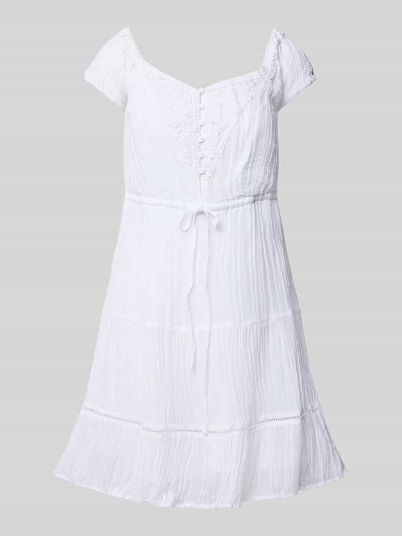 Sukienka mini z kwadratowym dekoltem